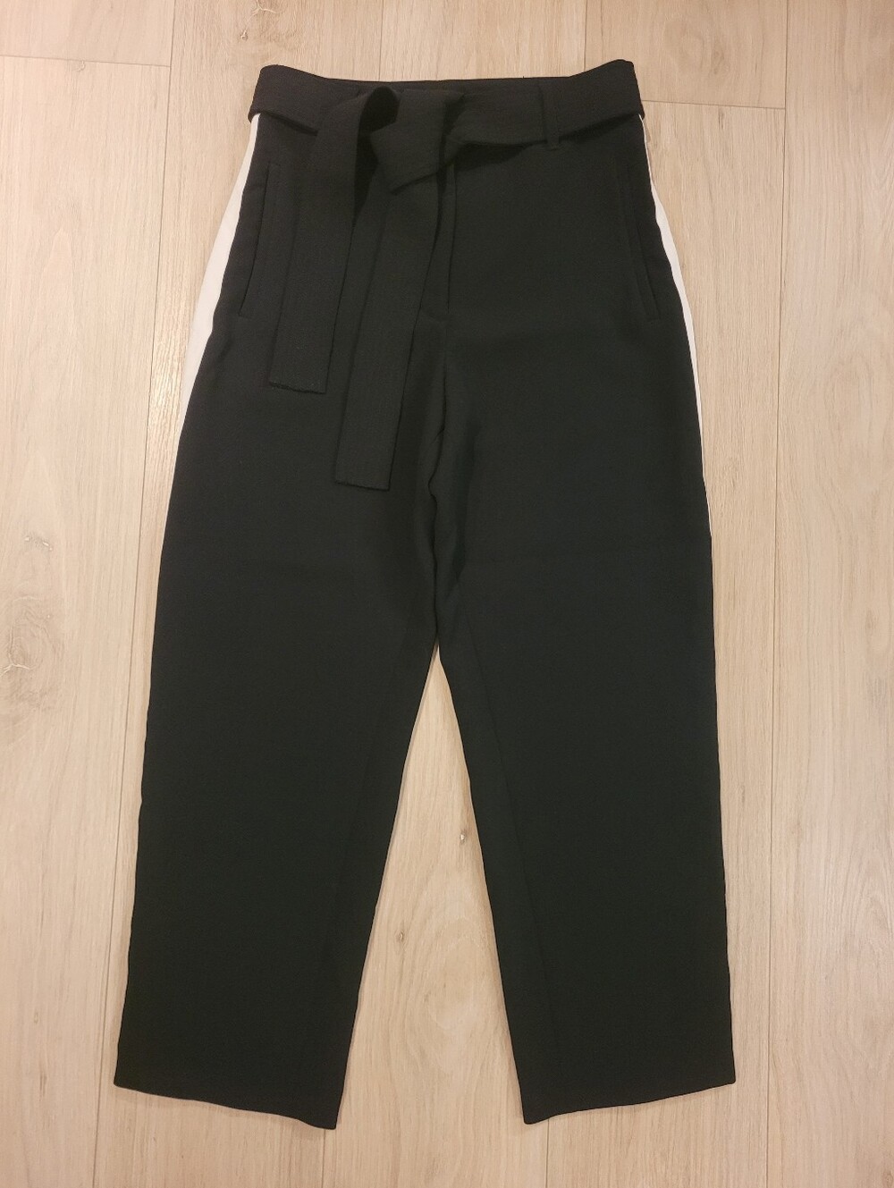 WILFRED | Aritzia Crepe Dress Pant Belted Stripe | Sz. 4